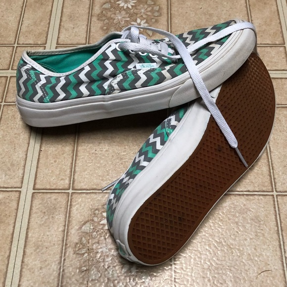 Vans - Picture 2 of 6